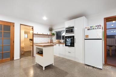 House For Sale - WA - West End - 6530 - Renovated, Coastal & Ready to Enjoy (Image 2)
