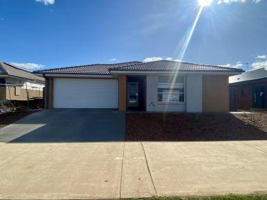 House For Lease - VIC - Echuca - 3564 - Lifesyle Living  (Image 2)