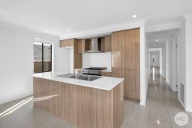 House For Lease - VIC - Smythes Creek - 3351 - MODERN FAMILY WITHIN WALKING DISTANCE TO DELACOMBE TOWN CENTRE  (Image 2)