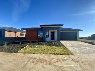 House For Lease - VIC - Echuca - 3564 - Modern Comforts  (Image 2)