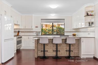House For Sale - WA - Booragoon - 6154 - DRESS CIRCLE LARGE FAMILY HOME (Image 2)