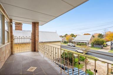 House For Sale - NSW - Goulburn - 2580 - SPACIOUS FAMILY LIVING IN A CONVENIENT GOULBURN LOCATION (Image 2)
