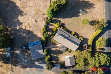 House For Sale - TAS - Ulverstone - 7315 - RURAL LIVING - MINUTES TO ULVERSTONE CBD (Image 2)
