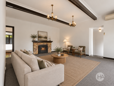 House For Sale - VIC - Mount Eliza - 3930 - A Prime Beachside Location with Outstanding Potential  (Image 2)