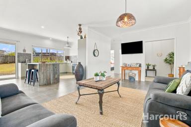 House For Sale - QLD - Cordalba - 4660 - THE BRAND NEW FEEL, WITHOUT THE BUILDING HASSLE!  (Image 2)
