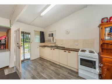 House For Sale - SA - Bowhill - 5238 - Prime Position Amongst Just Ten Shacks on the River Murray (Image 2)