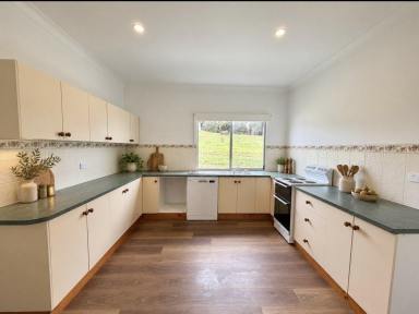 House Leased - NSW - Mitchells Island - 2430 - Charming Country Cottage with River Views  (Image 2)