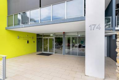 Unit For Lease - QLD - Cairns City - 4870 - LUXURLY LIFESTYLE LIVING IN THE HEART OF THE CITY  (Image 2)