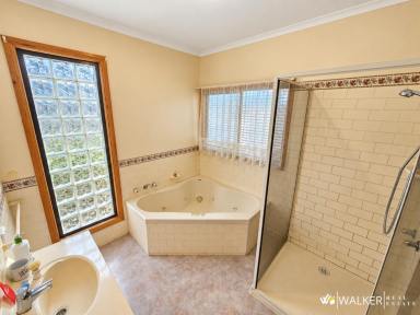 House For Sale - VIC - Tongala - 3621 - Room to Relax & Space to Create  (Image 2)