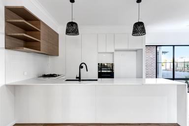 Unit For Lease - QLD - Middle Ridge - 4350 - Stunning, Spacious Contemporary Unit  (Image 2)