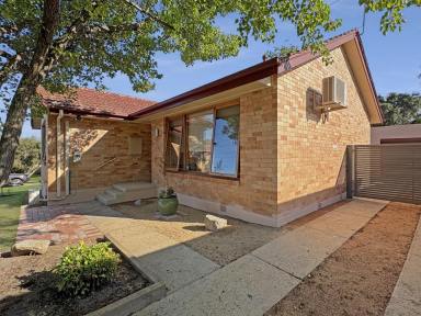 House For Sale - VIC - Wodonga - 3690 - Sunlit Charm, Modern Style & Central Convenience... (Image 2)