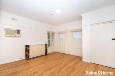 House For Lease - NSW - Wagga Wagga - 2650 - SPACIOUS, RENOVATED FAMILY HOME DIRECTLY ACROSS FROM THE OVAL - APPLY TODAY!  (Image 2)