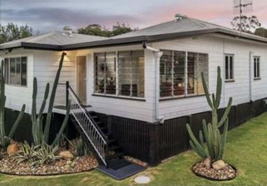 House For Sale - QLD - Goomeri - 4601 - Quality, Style & Lifestyle in Goomeri  (Image 2)
