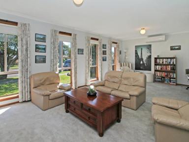House For Sale - VIC - Bairnsdale - 3875 - Superb West Bairnsdale Home  (Image 2)