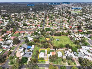 House For Sale - VIC - Mildura - 3500 - IDEAL LOCATION AND BROAD APPEAL  (Image 2)