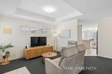 Unit For Sale - WA - Hillarys - 6025 - Light, Bright and Lovely!  (Image 2)