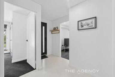 House For Sale - WA - Craigie - 6025 - High Style!  (Image 2)