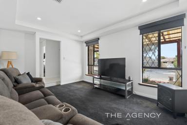 House For Sale - WA - Craigie - 6025 - High Style!  (Image 2)