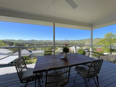 House For Sale - NSW - Gundagai - 2722 - Stylish home with amazing views !  (Image 2)