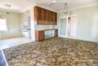 House For Sale - NSW - Inverell - 2360 - OPEN THE DOOR TO OPPORTUNITY  (Image 2)