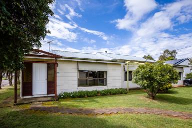 House For Sale - SA - Penola - 5277 - Huge Family Home on Corner Allotment  (Image 2)