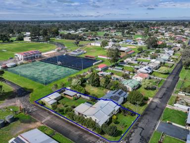 House For Sale - SA - Penola - 5277 - Huge Family Home on Corner Allotment  (Image 2)