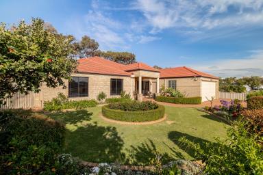 House For Sale - WA - Pelican Point - 6230 - Space, Style and Substantial Living in Coveted Golf-Course Setting  (Image 2)