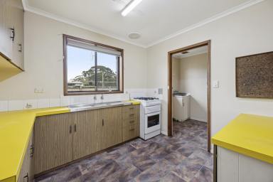 Unit For Sale - VIC - Cobden - 3266 - A Little TLC, Plenty of Potential!  (Image 2)