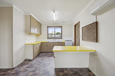Unit For Sale - VIC - Cobden - 3266 - A Little TLC, Plenty of Potential!  (Image 2)