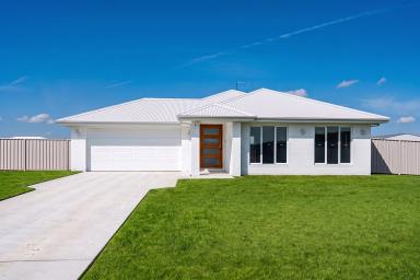 House For Sale - NSW - Jindera - 2642 - Brand-New Afonso Home with Style and Space (Image 2)