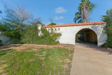House For Sale - VIC - Mildura - 3500 - SOLID BONES AND SPACIOUS ROOMS  (Image 2)