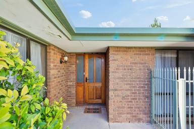 House For Sale - VIC - Mildura - 3500 - Affordable brick veneer family home!  (Image 2)