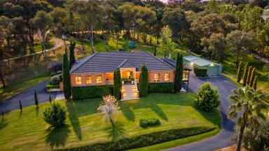 House For Sale - NSW - West Albury - 2640 - Rural-Style Privacy in the Heart of Albury  (Image 2)