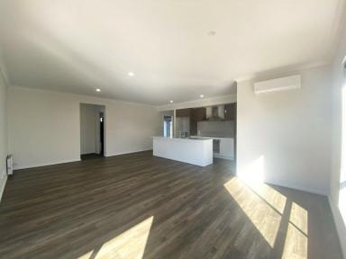 House For Lease - VIC - Echuca - 3564 - Easy Living in the Yallarah Estate  (Image 2)