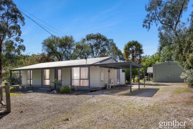 House For Sale - VIC - Healesville - 3777 - Character, Space & Convenience on 1806 m²  (Image 2)