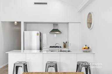 House For Sale - WA - Caversham - 6055 - THE CAVERSHAM LIFESTYLE AWAITS!  (Image 2)