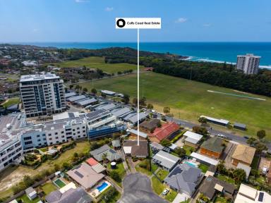 House For Sale - NSW - Coffs Harbour - 2450 - A Rare Coastal Residence with Exceptional Flexibility (Image 2)