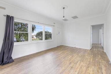 House For Lease - NSW - Tamworth - 2340 - Modern & Feature Packed in North  (Image 2)