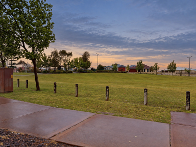 House For Sale - WA - Ridgewood - 6030 - Immaculate Parkside Living! (Image 2)