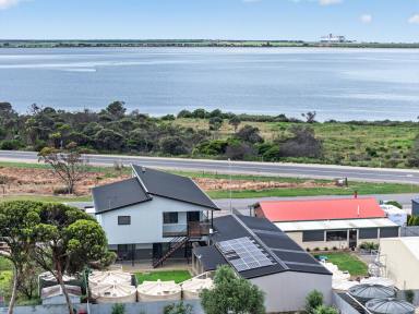 House For Sale - SA - Edithburgh - 5583 - Prime Beachfront Living overlooking the Ocean & Edithburgh Bay * Country Living * Entertainers Delight  (Image 2)