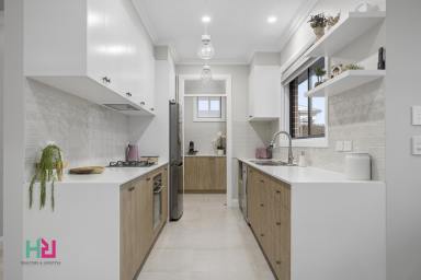 House For Sale - NSW - Lithgow - 2790 - Luxury Living in a Prestigious Dress Circle Location  (Image 2)
