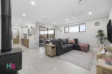 House For Sale - NSW - Lithgow - 2790 - Luxury Living in a Prestigious Dress Circle Location  (Image 2)