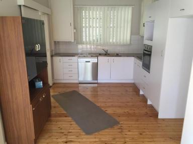 House For Lease - WA - Medina - 6167 - Medina Cottage opposite Parkland (Image 2)