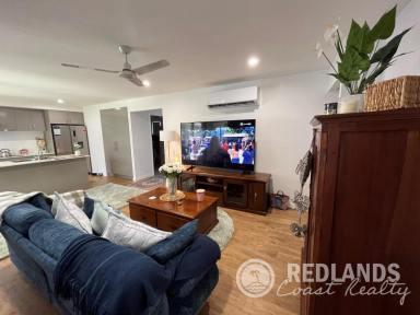House For Sale - QLD - Russell Island - 4184 - Lowset Home - Big Block - Close To Shops and Ferries!  (Image 2)