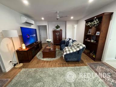House For Sale - QLD - Russell Island - 4184 - Lowset Home - Big Block - Close To Shops and Ferries!  (Image 2)