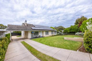 House For Sale - SA - Naracoorte - 5271 - Elegant and tastefully presented residence - a peaceful oasis (Image 2)