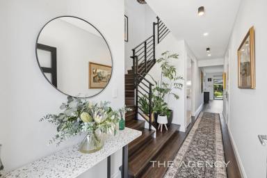 House For Sale - WA - Hillarys - 6025 - Style, Substance, Sophistication and Seclusion!  (Image 2)