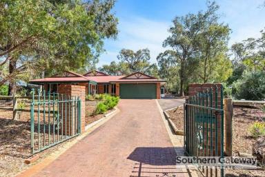House For Sale - WA - Wellard - 6170 - A SPRAWLING SANCTUARY IN HOMESTEAD RIDGE  (Image 2)