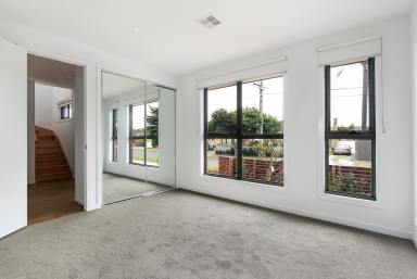 Townhouse For Lease - VIC - Clayton - 3168 - SPACIOUS TOWNHOUSE | GREAT LOCATION | LOW MAINTENANCE (Image 2)