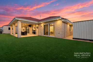 House For Sale - WA - Sinagra - 6065 - SPACIOUS AND VERSATILE FAMILY HOME! (Image 2)